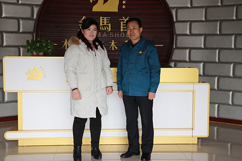 臨沂郯城木門加盟商梁經(jīng)理簽約實木門品牌金馬首