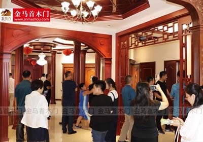 山東實木門生產(chǎn)廠家金馬首不以低價博銷量品質(zhì)取勝